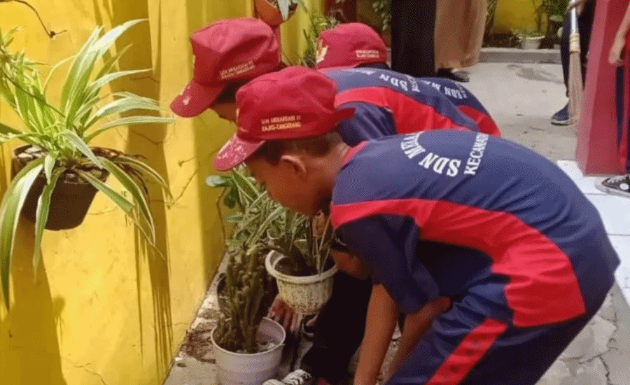 SDN Mekarsari I Rajeg Ajak Siswa Peduli Lingkungan Lewat Aksi Bersih Sekolah