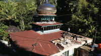 Pasca Bencana, Relawan Kota Tangerang Perbaiki Masjid di Sumatera Barat
