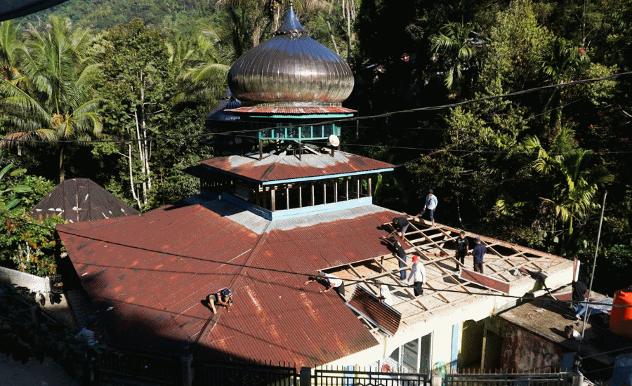 Pasca Bencana, Relawan Kota Tangerang Perbaiki Masjid di Sumatera Barat