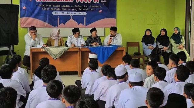 Hari pertama masuk usai libur awal ramadan, SMPN 1 Sepatan langsung gelar Pesantren kilat. Randy/Banteneskpres.co.id 