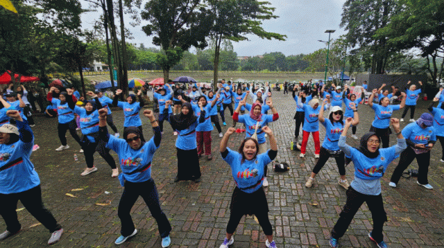 Sambut HPN 2026, Seratusan Ibu-Ibu Ramaikan Senam Sehat Bersama PWI Tangsel