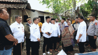 Bupati Maesyal Pastikan Rumah Roboh di Kresek Dibangun Kembali