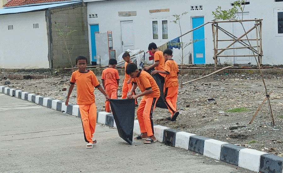 SDN Tanjung Anom Turut Ambil Bagian dalam Aksi Bersih Lingkungan Pantai Tanjung Kait