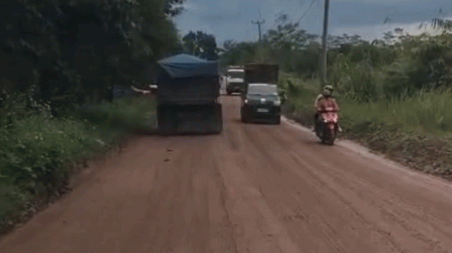 Akibat Galian Tanah Merah, Jalan Maja-Koleng Licin dan Berlumpur