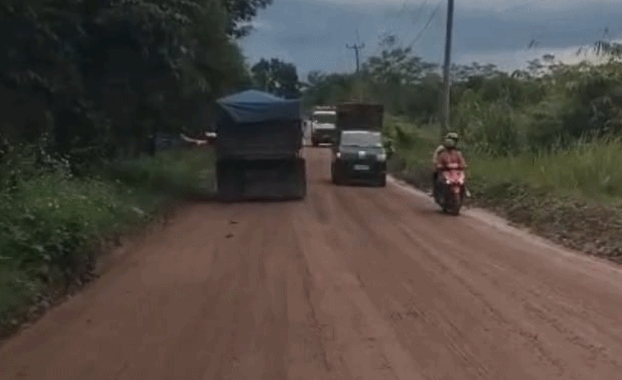 Akibat Galian Tanah Merah, Jalan Maja-Koleng Licin dan Berlumpur