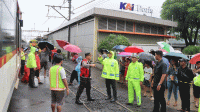 Kronologi Kereta Bandara Hantam Truk Trailer Pengangkut Sekoci di Perlintasan Stasiun Poris