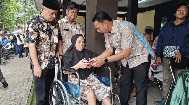 HUT Kota Tangerang ke-33 Tahun, 239 Warga Kecamatan Tangerang Terima BSU Rp600 Ribu