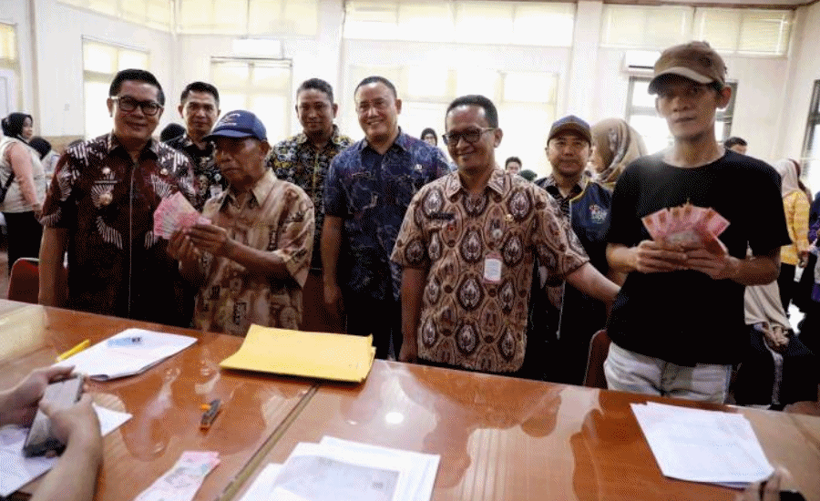 Cair! Pemkot Tangerang Beri Bantuan Sosial Uang kepada 2.924 Penerima di 13 Kecamatan Secara Serentak