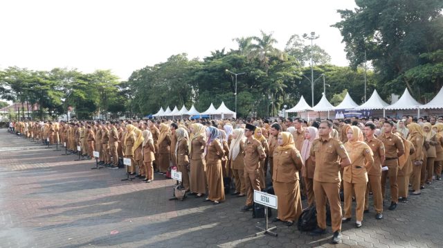 ASN Pemkot Serang sedang mengikuti apel