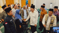 Safari Ramadan Ke Kota Tangsel, Wagub Dimyati Beri Bantuan Kursi Roda Kepada Warga