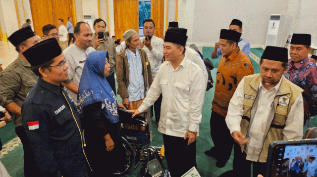 Safari Ramadan Ke Kota Tangsel, Wagub Dimyati Beri Bantuan Kursi Roda Kepada Warga