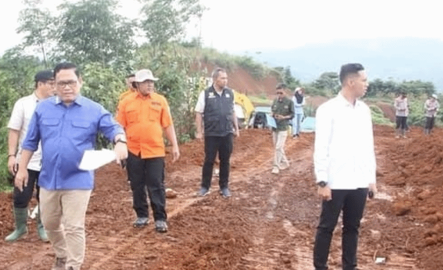 Wabup Amir Hamzah Tinjau Proyek Pematangan Lahan Huntap Korban Banjir Bandang Lebakgedong