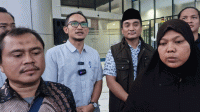 Datangi Polisi, Istri Korban Bahar Bin Smith Tegas: Kami Tolak Berdamai! Datangi Polisi, Istri Korban Bahar Bin Smith Tegas: Kami Tolak Berdamai!