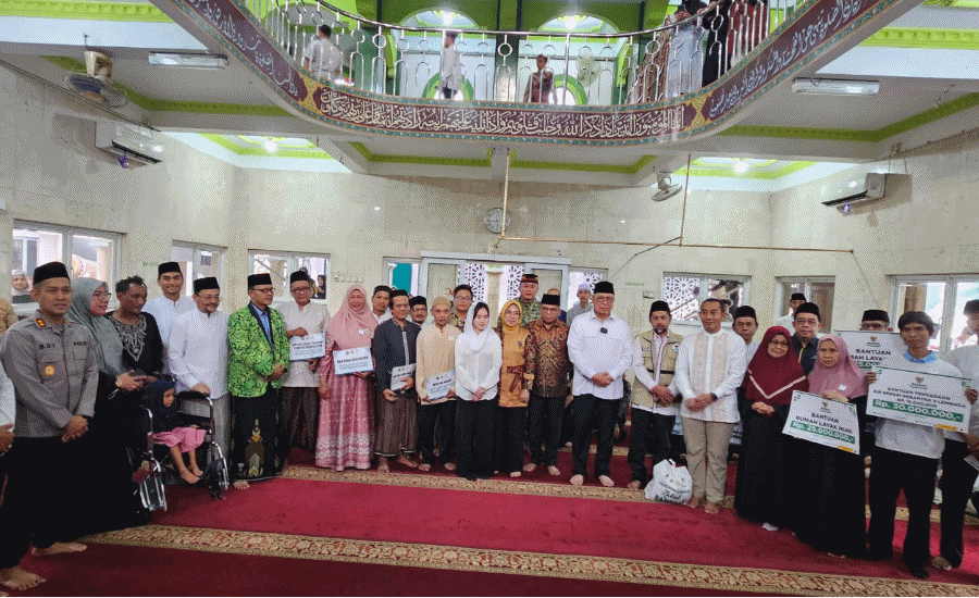 Gubernur Banten Safari Ramadan di Serpong, Beri Bantuan Paket Sembako Hingga Kursi Roda