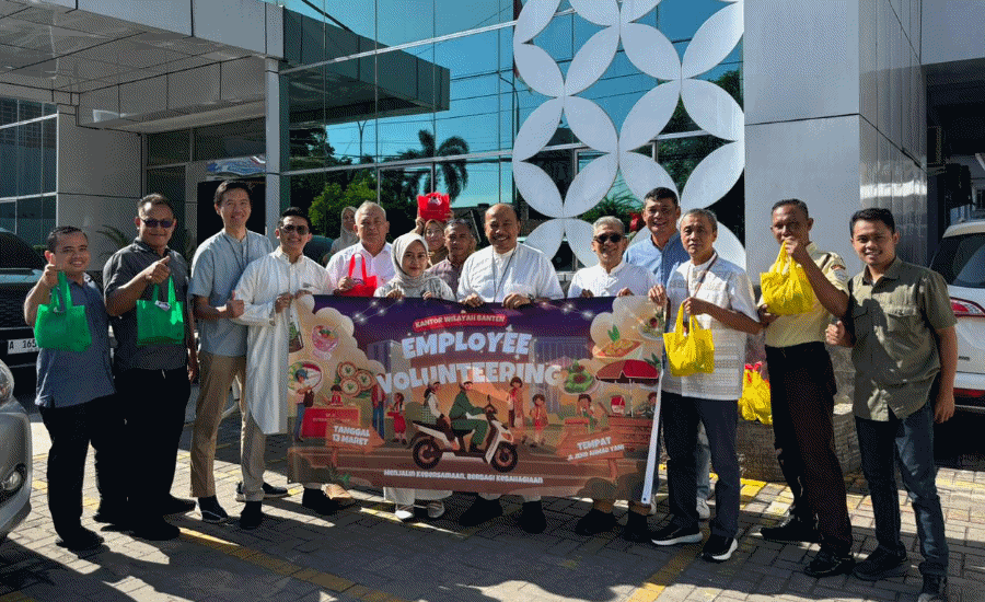 BPJS Ketenagakerjaan Kanwil Banten Bagikan Ratusan Paket Sembako ke Masyarakat