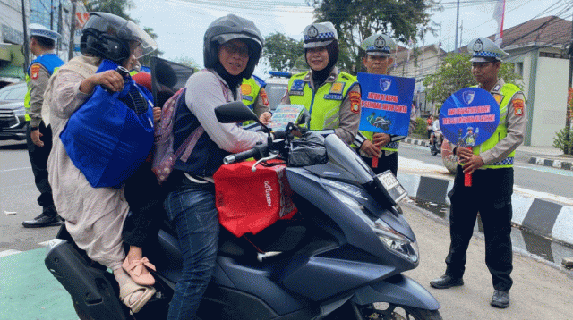 Polantas Metro Tangerang Kota All Out: Kawal Pemudik, Jaga Rumah Kosong hingga Bagikan Bansos