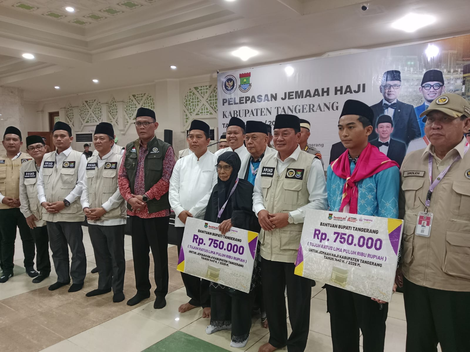 393 Jemaah Haji Kloter Pertama Kabupaten Tangerang Dilepas, Jamaah Dapat Uang Saku Rp750 Ribu