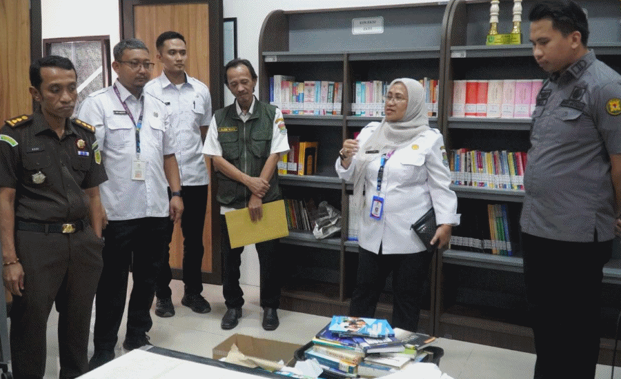 Tingkatkan Literasi, Disperpusip Gandeng Kejari Sediakan Ratusan Buku Bacaan