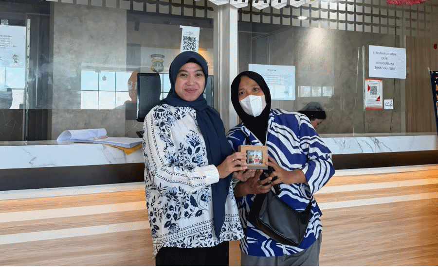 Bayar Pajak Lebih Awal, Warga Dapat Suvenir di Samsat Ciputat