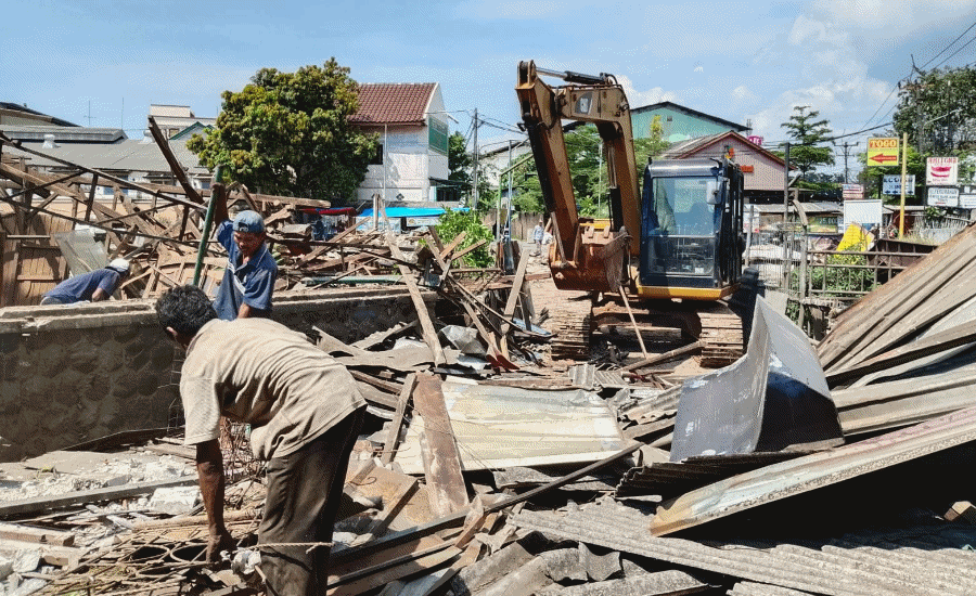 Puluhan Bangli di Bantaran Cirarab Dibongkar, titik Awal dari Pasarkemis