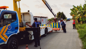 Sering Dilanggar, Jalan Sungai Cirarab Tangerang Ditutup Beton Permanen