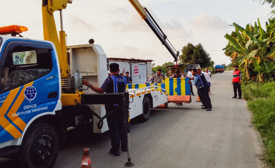 Sering Dilanggar, Jalan Sungai Cirarab Tangerang Ditutup Beton Permanen