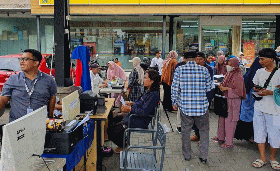 Jemput Bola Adminduk, Pemdes Wanakerta dan Kecamatan Sindang Jaya Layani Ratusan Warga