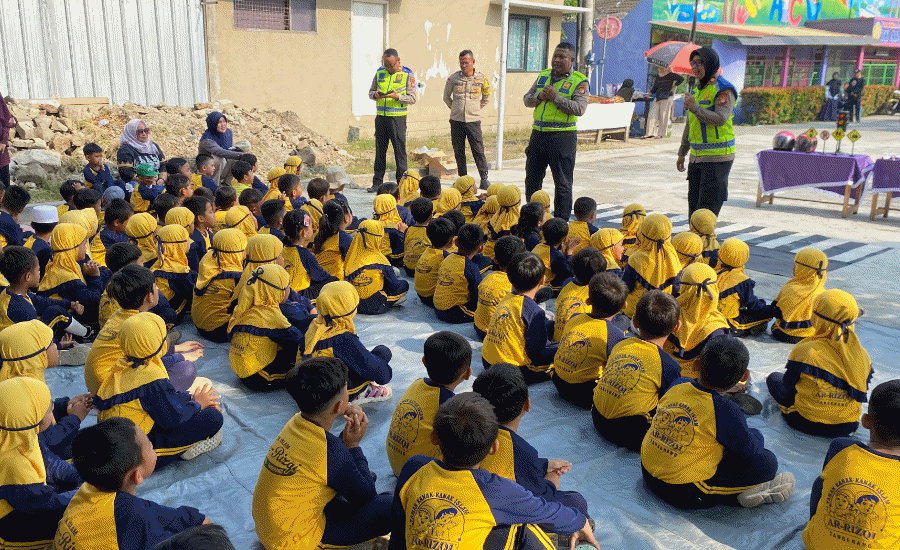 Seru dan Edukatif, Polisi Sahabat Anak Kunjungi Murid TK Ar-Rizqi Sepatan