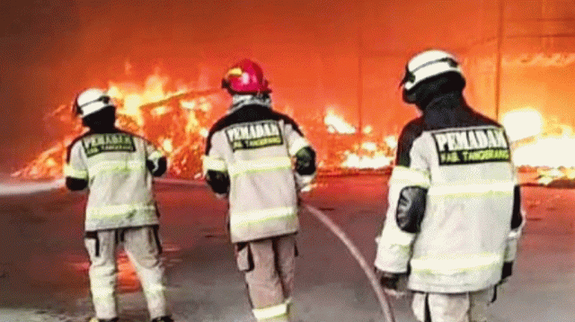 Kebakaran Gudang di Sepatan Tangerang Hanguskan Area 6.720 Meter, Kerugian Ditaksir Rp10 Miliar