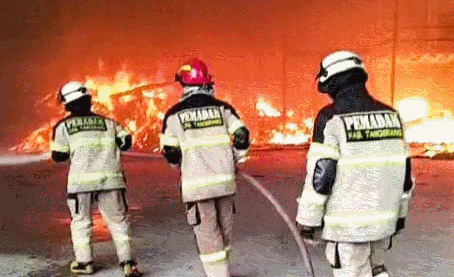 Kebakaran Gudang di Sepatan Tangerang Hanguskan Area 6.720 Meter, Kerugian Ditaksir Rp10 Miliar