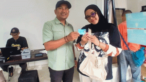 Saturday Service on The Road, Warga Sindang Jaya Urus Adminduk dan Cek Kesehatan di Pasar 8 Suvarna