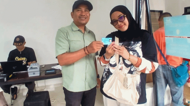 Saturday Service on The Road, Warga Sindang Jaya Urus Adminduk dan Cek Kesehatan di Pasar 8 Suvarna