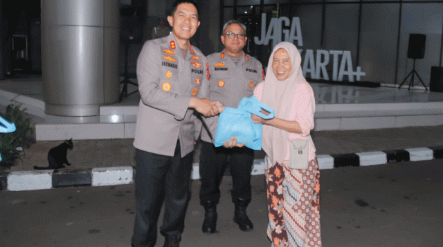 Libatkan Sabuk Kamtibmas, Polres Metro Tangerang Kota Salurkan Bansos ke Warga