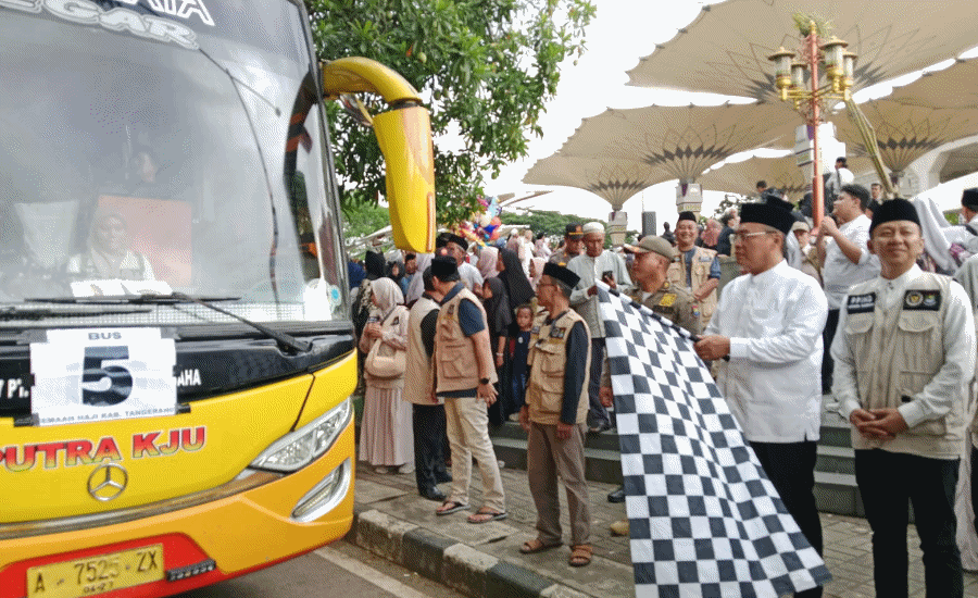 Ketua DPRD Kabupaten Tangerang Lepas 390 Jemaah Haji di Masjid Al Amjad