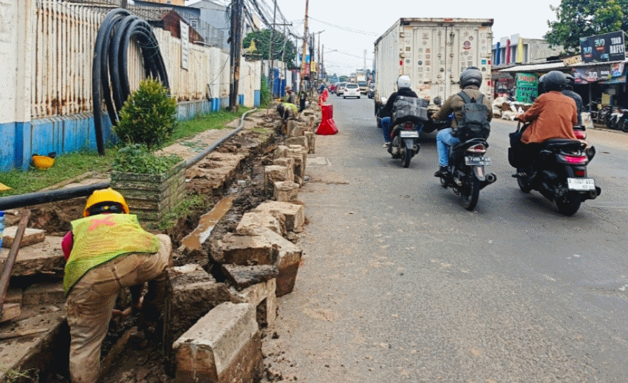 Bekas Galian Pipa dan Kabel Dikeluhkan, Warga Kota Tangerang: Jalan Rusak dan Rawan Kecelakaan Bekas Galian Pipa dan Kabel Dikeluhkan, Warga Kota Tangerang: Jalan Rusak dan Rawan Kecelakaan