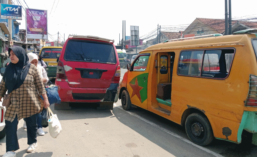 Angkot Ngetem di Jalur Pasar Cikupa-PT Ching Luh Dikeluhkan, Warga Sebut Biang Kemacetan