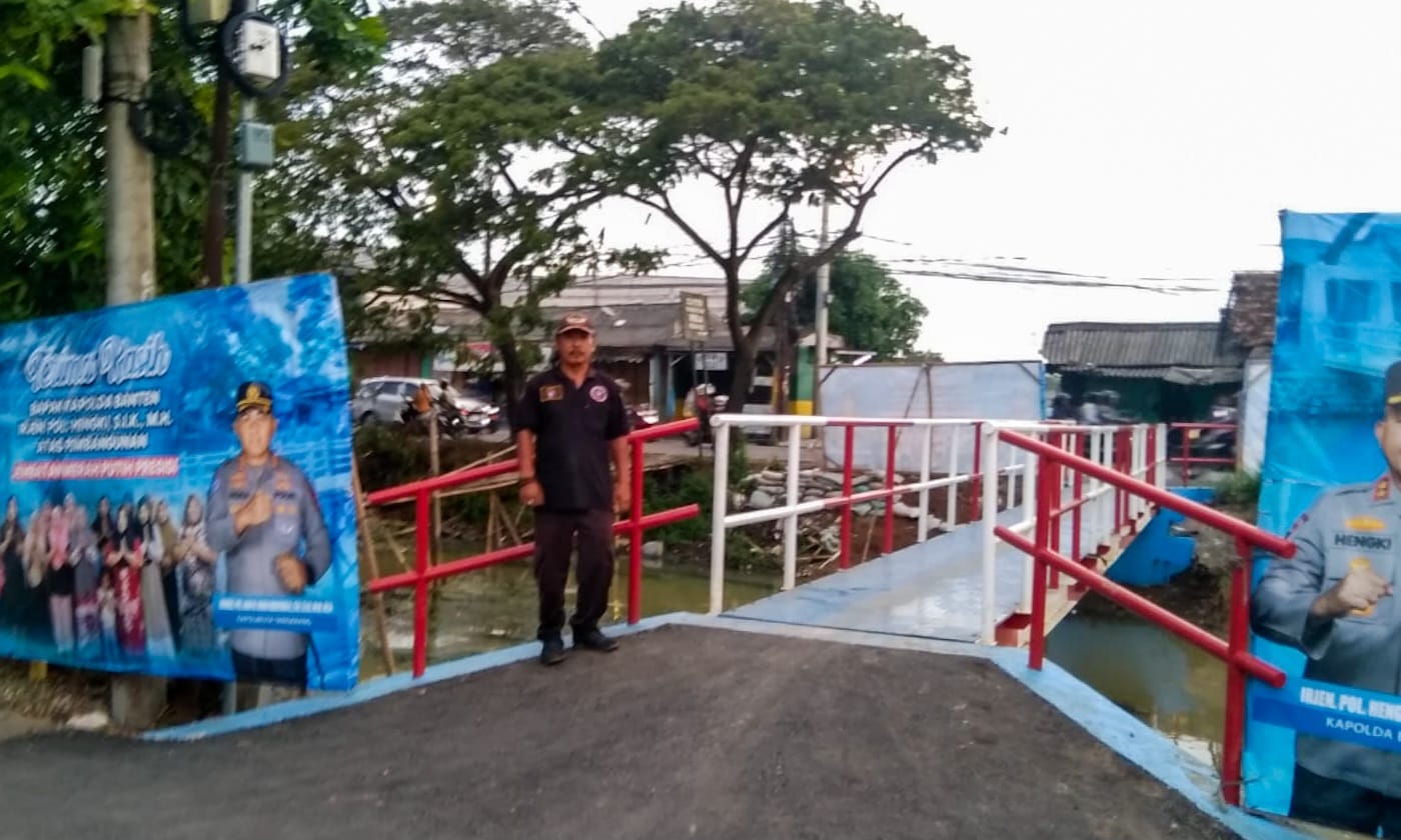 Camat Pasar Kemis H. Nurhanudin apresiasi Polda Banten atas pembangunan Jembatan Merah Putih Presisi di Kampung Ilat untuk dongkrak ekonomi warga. Foto: Warga for bantenekspres.co.id