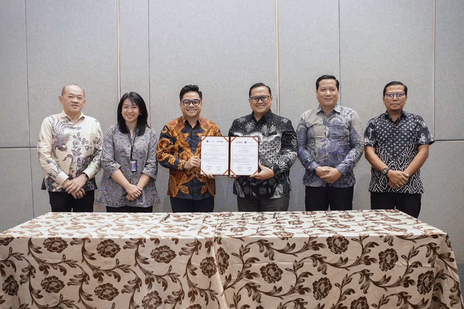 Penandatangan kerjasama Bethsaida Healthcare dengan AirNav Indonesia dalam layanan kesehatan.