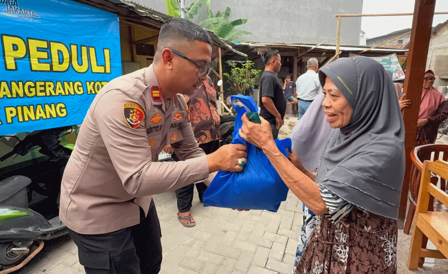 Polsek Pinang Bagikan 125 Kilo Beras untuk 25 KK di Neroktog