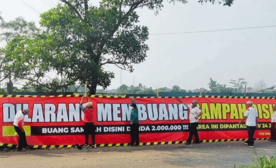 Cegah Pembuangan Sampah Liar, Kecamatan Curug Pasang Spanduk Himbauan dan Peringatan