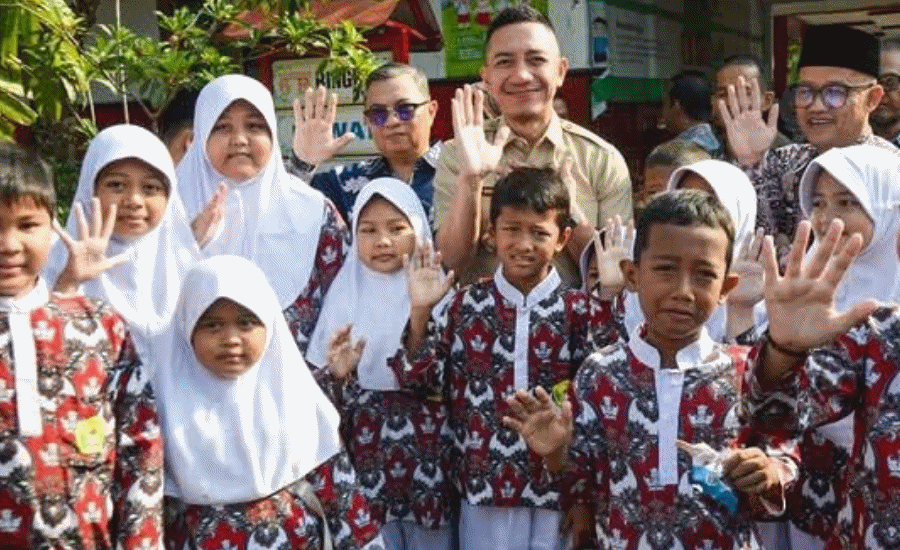 Bupati Lebak Hasbi Dukung Gerakan Ayah Mengambil Rapor ke Sekolah 