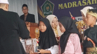 Pelepasan dan Kenaikan MI Daar El-Syifa Sebagai Momentum Reflektif Capaian Pendidikan