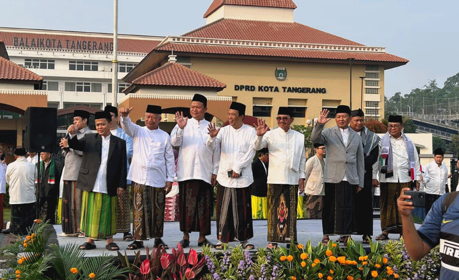 Doorprize Umroh, Ribuan Warga Antusias Ikut Jalan Sarungan
