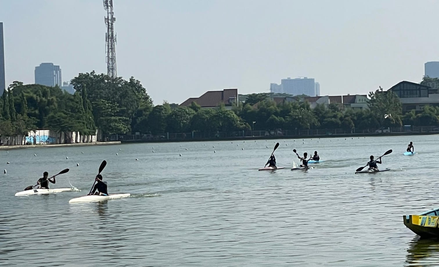 Sejumlah atlet PODSI Kota Tangsel berlatih di Situ Pondok Jagung, Serpong Utara beberapa waktu lalu. PODSI Tangsel For Bantenekspres.co.id