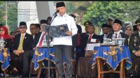 Wamendikdasmen RI Fajar Rijal menjadi inspektur upacara pada hari lahir Pancasila 2026 di Alun-alun Rangkasbitung, Senin 1 Juni 2026. Foto : A Fadilah/BantenEkspres.co.id