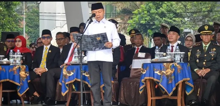 Wamendikdasmen RI Fajar Rijal menjadi inspektur upacara pada hari lahir Pancasila 2026 di Alun-alun Rangkasbitung, Senin 1 Juni 2026. Foto : A Fadilah/BantenEkspres.co.id