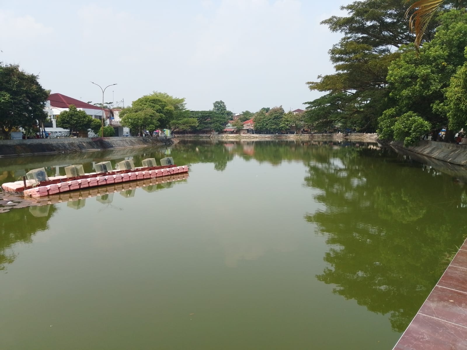 Balong Ranca Lentah memerlukan penataan agar tidak tetlihat kumuh, Senin 1 Juni 2026. Foto : A Fadilah/BantenEkspres.co.id