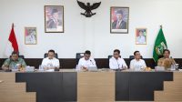 Gubernur Banten, Andra Soni memimpin rapat bersama BPJT, dan pihak terkait lainnya di kantor Gubernur Banten, Kota Tangerang Selatan, belum lama ini. Foto Pemprov Banten for Banten Ekspres