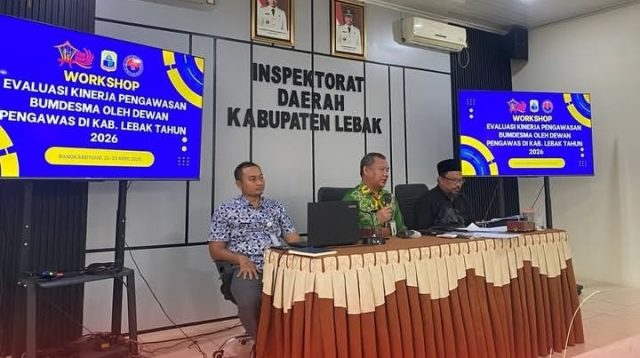 Inspetur Inspektorat Lebak Rusito memberikan materi kepada peserta workshop, di Aula kantor Ispektorat setempat. Foto : A Fadilah/BantenEkspres.co.id