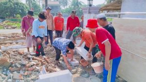 Menyambut 1 Muharam 1448 H, Camat Mekar Baru resmi meletakkan batu pertama pembangunan Masjid Jami Mubtaqil Huda di Desa Waliwis, Kabupaten Tangerang, kemarin. Foto: Kecamatan Mekar Baru